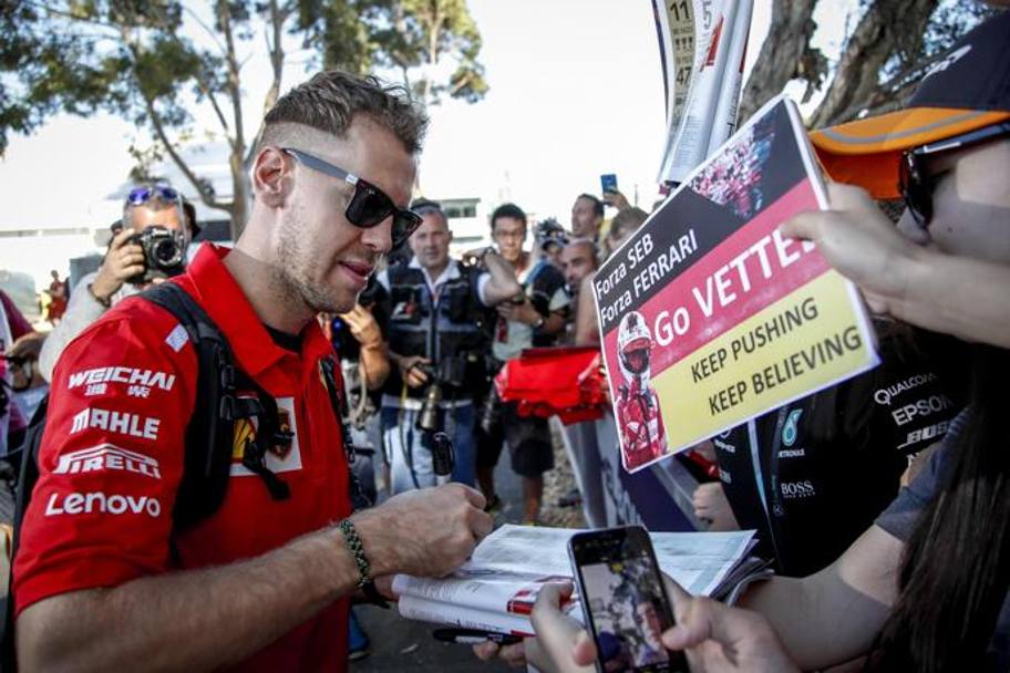 Giorno di prove libere a Melbourne, ecco l&#39;arrivo di Sebastian Vettel. Epa 